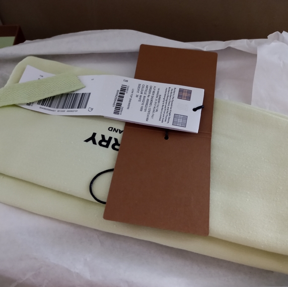 Brand new Burberry Logo Detail Leather Sneakers Item 80432101 - Picture 4 of 12